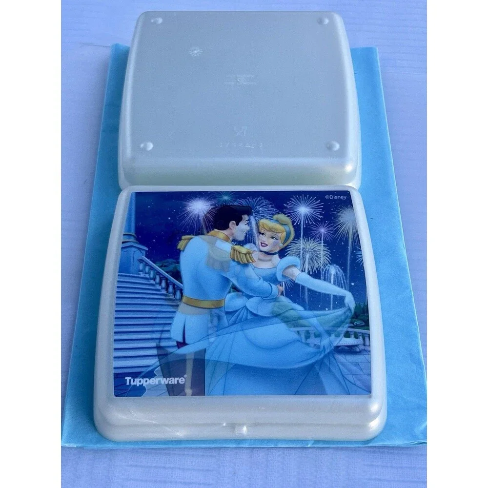 2004 Y2K Disney Cinderella Tupperware Lenticular Sandwich Keeper Collector Item